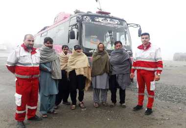هلال احمر اسدآباد به 45 پاکستانی امداد رسانی کرد