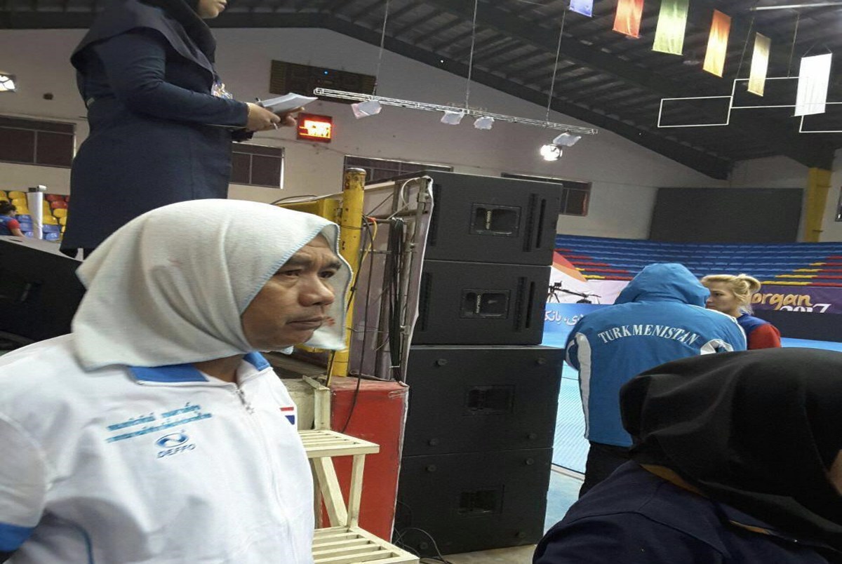 حضور سرمربی مرد تیم ملی کبدی تایلند با حجاب در سالن گرگان! + تصاویر