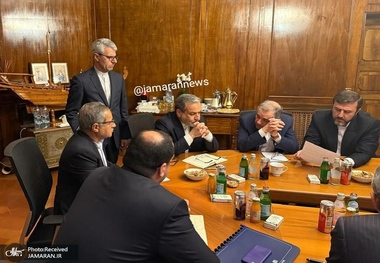 اولین تصاویر از مذاکرات ایران و آمریکا در رم/ عراقچی و تیم مذاکره کننده در لحظه بررسی پیشنهادات!