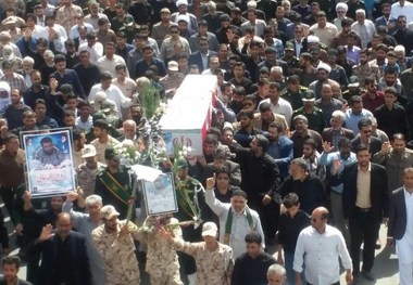 پیکر شهید "روح‌الله عالی" در زاهدان تشییع و خاکسپاری شد+ تصاویر