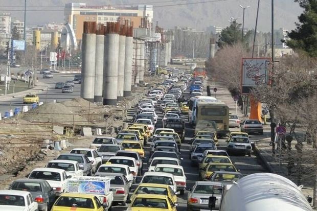 ترافیک در میادین امام (ره) و آزادگان نیمه‌سنگین و پرحجم است