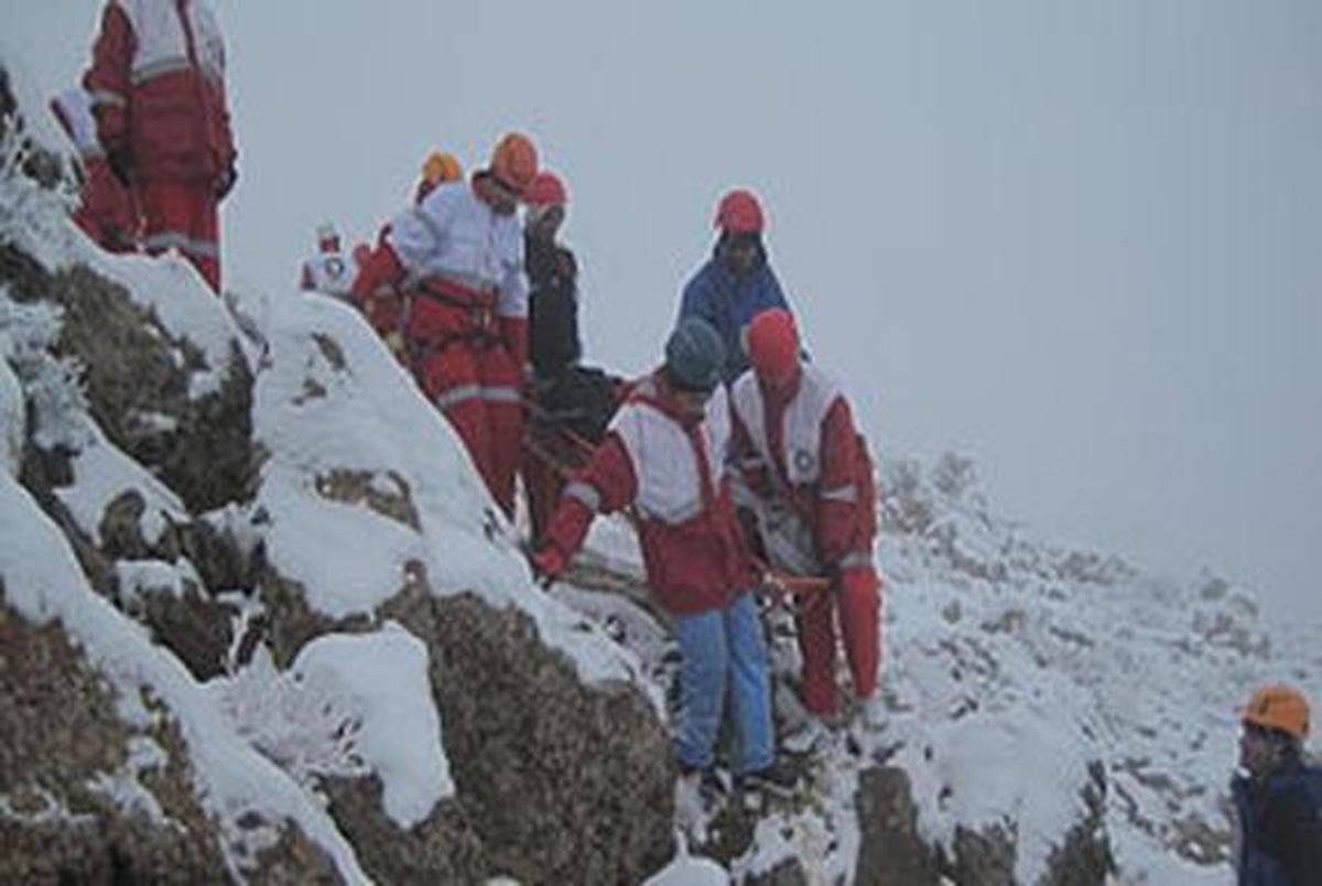 نجات 6 کوهنورد زنِ گرفتار در برف