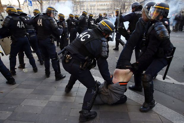 عکس/  سرکوب اعتراضات به سبک فرانسوی