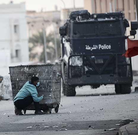حاکمان کشورهای حاشیه خلیج فارس آتش فتنه را شعله ور کردند/  بهترین گزینه برای بحرینی ها ادامه اعتراض های مسالمت آمیز است