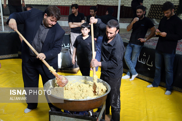 آئین سنتی حلواپزان در اردبیل برگزار شد