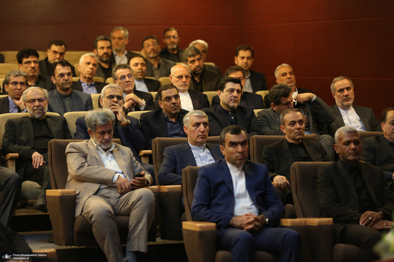دیدار سرپرست و کارکنان وزارت خارجه باسید حسن خمینی در حرم مطهر امام خمینی (س)