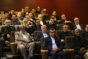 دیدار سرپرست و کارکنان وزارت خارجه باسید حسن خمینی در حرم مطهر امام خمینی (س)