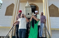 مراسم برافراشتن پرچم عزا به مناسبت آغاز محرم توسط هندوها در پنجاب، هند. (1)