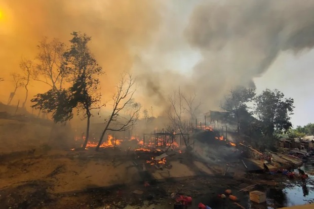 مصیبت های مسلمانان میانمار پایان ندارد؛ آتش سوزی مهیب اردوگاه آوارگان را بلعید+تصاویر