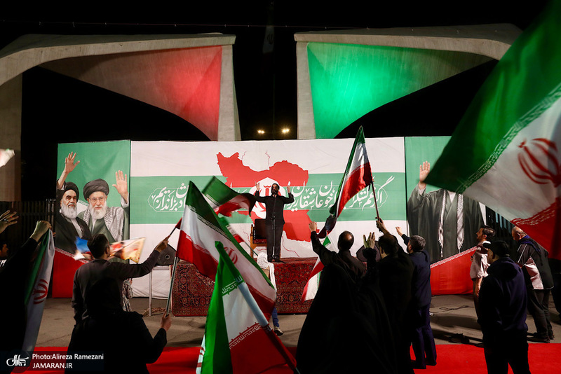 پنجاه و‌هفتمین اجتماع پر شور مردم در مقابل دانشگاه تهران