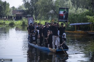 عزاداری سنتی کشمیری‌ها روی قایق