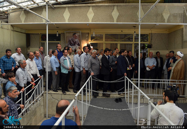 بازدید جمعی از کارکنان حرم امام(س) از حسینیه جماران