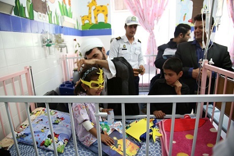 اجرای برنامه های هنری برای کودکان بستری در بیمارستان های مشهد