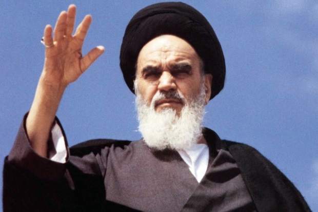 دشمن به دنبال تحریف اندیشه های امام خمینی است