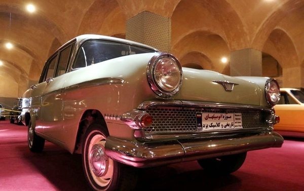 دورهمی قدیمی‌ترین خودروهای کلاسیک در یزد  توجه مجموعه‌داران 8 کشور خارجی به موزه یزد