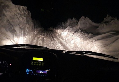 بیمار روستایی با تلاش راهداران تکابی از محاصره برف نجات یافت