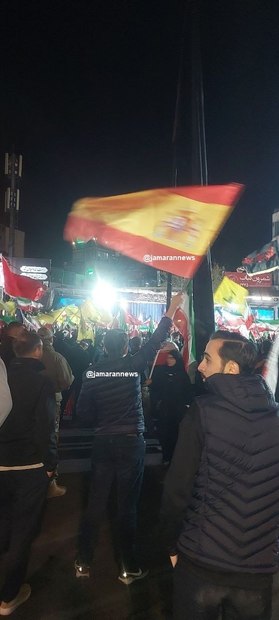 پرچم اسپانیا در تجمع شبانه میدان تجریش + عکس