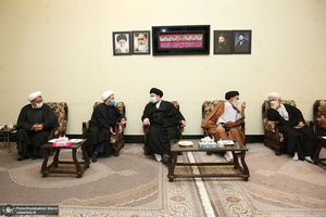 اقامه نماز بر پیکر مرحوم حاج محمد کمساری توسط سید حسن خمینی