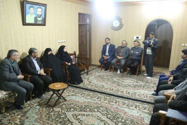 استاندار قزوین با خانواده شهیدان آموخت دیدار کرد