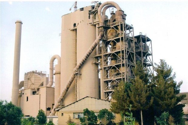 کارخانه سیمان فارس: خروجی دودکش ها بخار است نه غبار