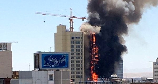 مصدومیت 11 آتش‌نشان در حادثه آتش‌سوزی هتل اقامتی مشهد