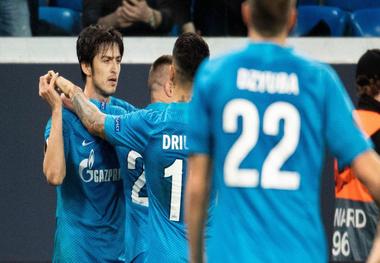 توضیح سرمربی زنیت درباره نیمکت‌نشینی سردار آزمون
