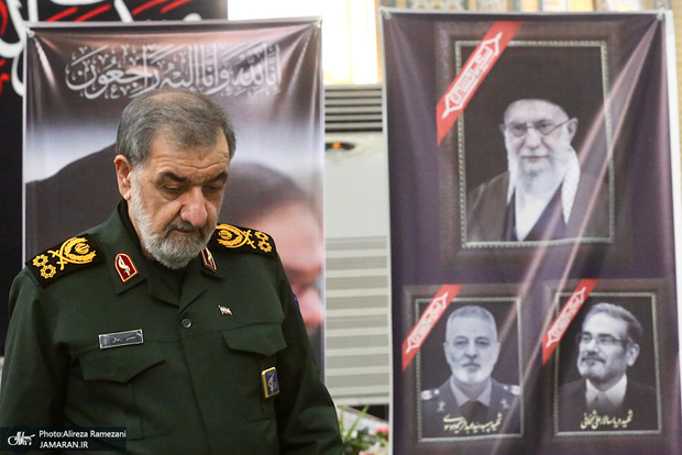 محسن رضایی: تنگه هرمز باز نخواهد شد