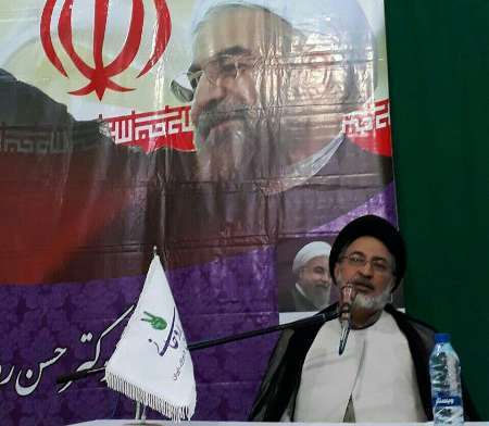 فعال سیاسی: دولت روحانی ایران را به عرصه بین المللی بازگرداند