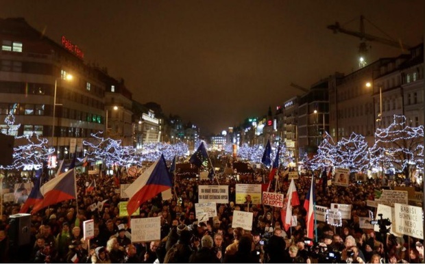 تظاهرات مردم چک علیه نخست وزیر میلیاردر+عکس