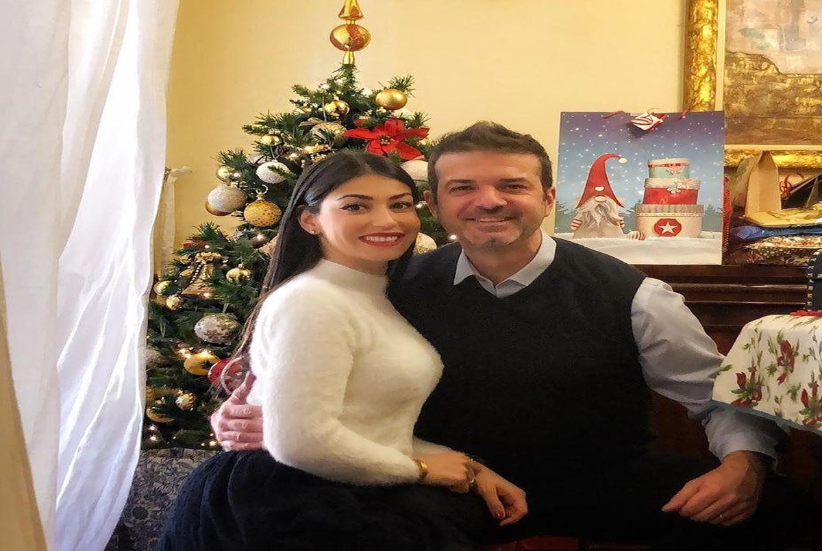 استراماچونی و همسرش در جشن کریسمس/ عکس