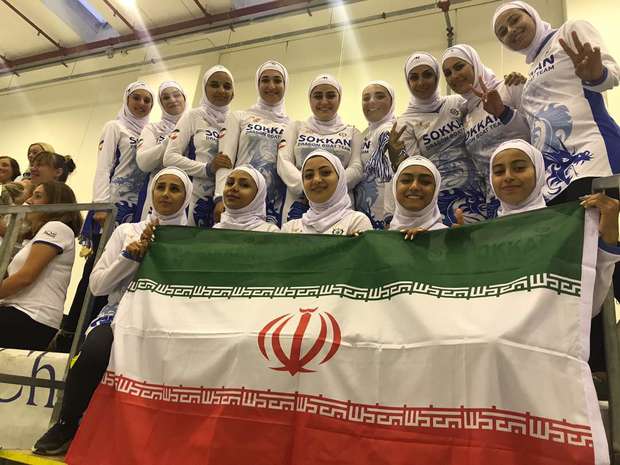 بانوان قایقران بوشهری همراه با نماینده ایران در مسابقات جهانی دراگون بت ایتالیا تاریخ ساز شدند