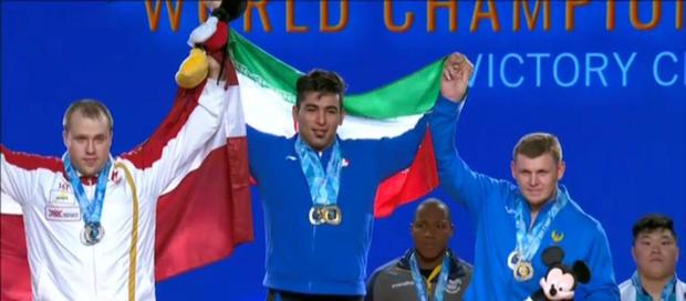 درخشش طلای وزنه برداری قهرمانی جهان بر سینه علی هاشمی