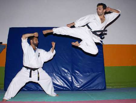 9 مدال مسابقات بین المللی گرجستان در گردن کاراته کاران بوشهری