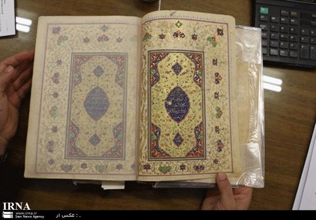 قرآن 400 ساله در حرم مطهر رضوی رونمایی شد