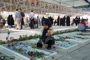 مراسم مهمانی لاله ها در بهشت زهرا (س) تهران