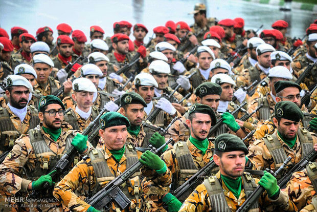 ارتشیان برای دستیابی به اهداف نظام مقدس جمهوری اسلامی تا پای جان ایستاده اند