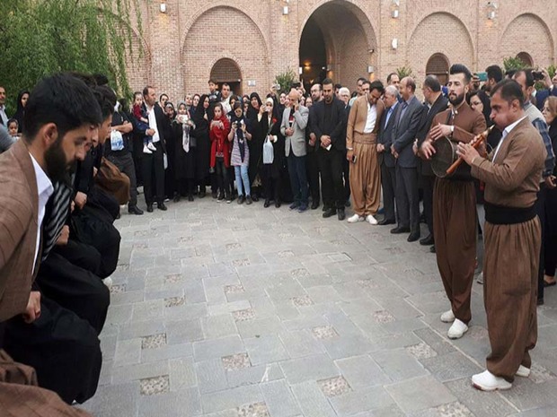 معاون رئیس جمهور از جشنواره اقوام ایرانی بازدید کرد