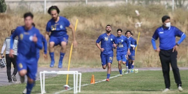 تمرین استقلال زیر باران/2 بازیکن از برنامه های بازی با فولاد خارج شدند