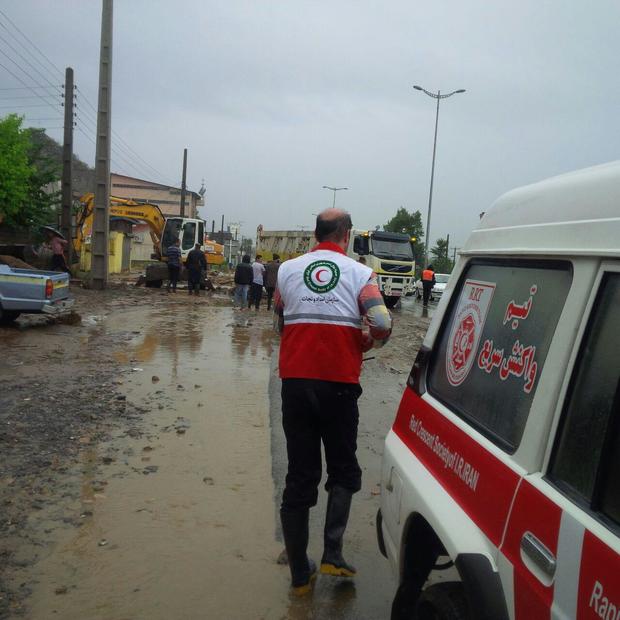 امدادرسانی هلال احمر گیلان به یک هزار و  885 نفر در پی بارش شدید باران