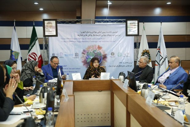رئیس شورای استان تهران: مدل اتاق فکر را برای حضور جوانان مناسب نمی بینم