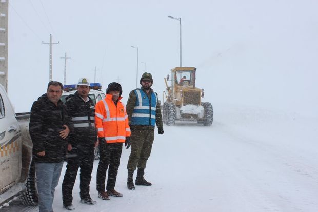 برف و کولاک برق چند روستای خلخال را قطع و  ۷۰ راه روستایی خلخال را مسدود کرد