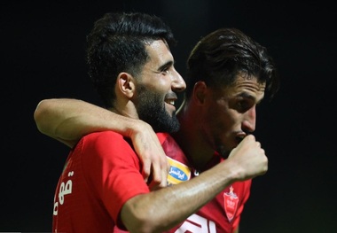 احسان علیخانی: قهرمانی پرسپولیس تنها خبر خوب این روزها بود/ بهنوش بختیاری: خوشحالم ٤ هم برای ما شد

