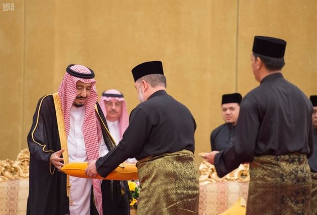 اعطای عالی‌ترین نشان اندونزی به پادشاه عربستان/ ملک سلمان:ریاض از مسائل جهان اسلام حمایت می‌کند