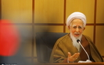 آیت‌الله‌العظمی جوادی آملی: دروغ رسانه‌های استکباری مثل زباله بدبوست/ اگر کسی به جناح‌بازی و خبرسازی عادت کند، دیگر با دروغ زندگی می‌کند و از شنیدن راست محروم می‌شود
