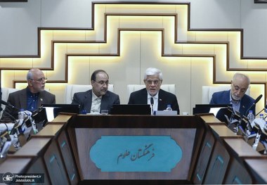 انتقاد معاون اول رییس‌جمهور از متهم کردن نخبگان به جاسوسی/ عارف: کشور از قطع روابط علمی با جهان ضرر می‌کند/ دولت حق ندارد در امور دانشگاه‌ها دخالت کند/ توقع نظام بالاتر از رسیدن به جایگاه اول منطقه، دستیابی به مرجعیت علمی و تاثیرگذاری در سطح جهانی است