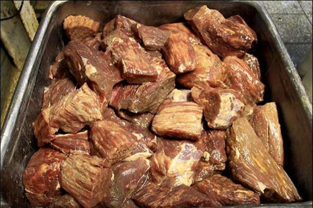 حدود 2.5 تن گوشت غیربهداشتی در همدان کشف شد