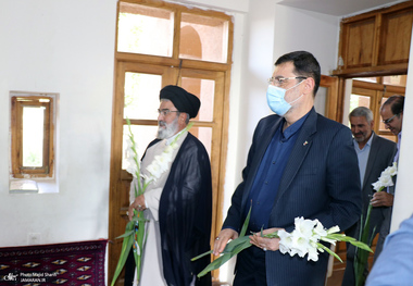 حضور رئیس بنیاد شهید و امور ایثارگران در بیت تاریخی امام در خمین