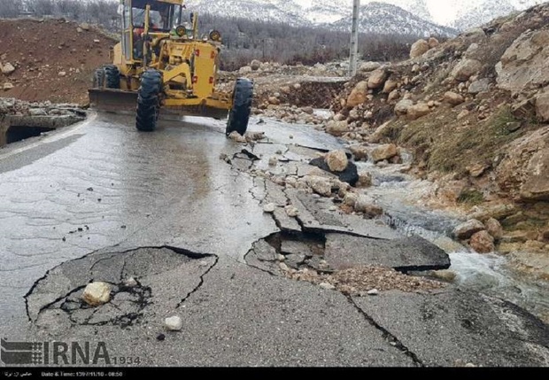 بارشهای اخیر حدود 770 میلیارد ریال به جاده های همدان خسارت زد
