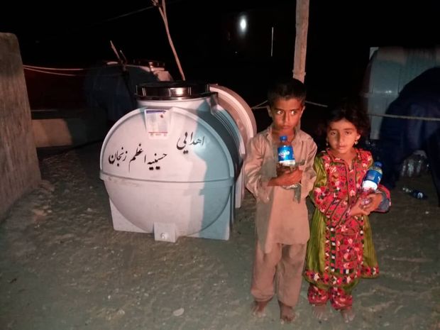 خیرین زنجانی ۳۳ تانکر آب شرب به مناطق کم برخوردار سیستان و بلوچستان اهدا کردند
