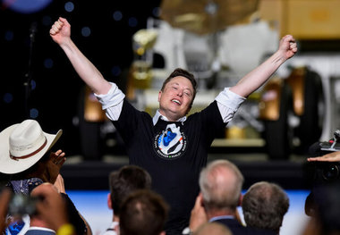 ایلان ماسک بخشی از سهام تسلا را فروخت
